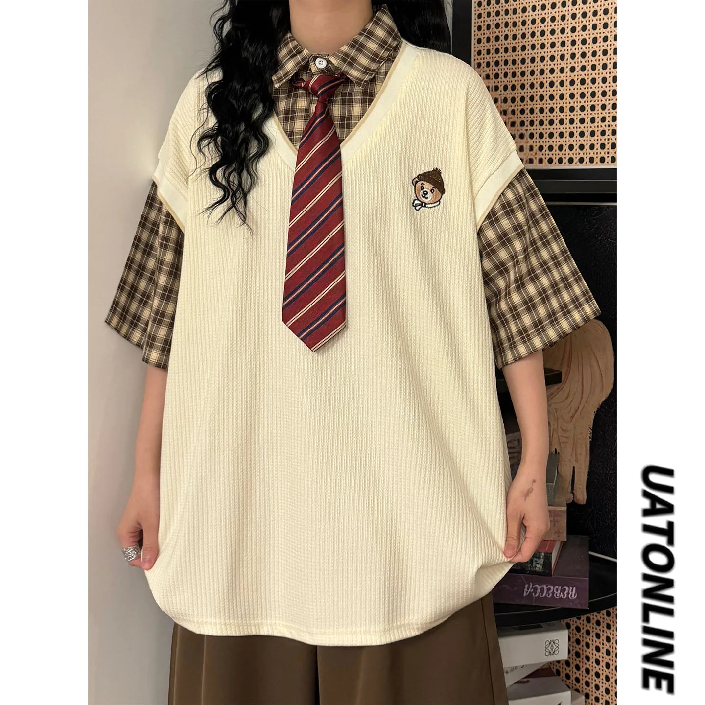 

UATONLINE2026 Летняя женская футболка с вышивкой в американском ретро-стиле, с коротким рукавом, свободного кроя, в уличном стиле, для колледжа