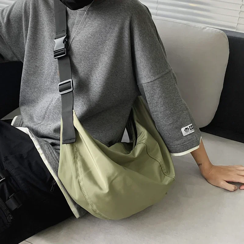 Men\'s and women\'s shoulder bag leisure student bag high quality Oxford women\'s messenger bag waterproof outdoor fitness bag