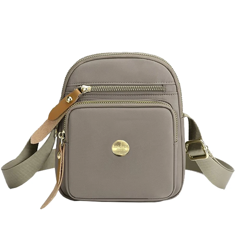 Neutrale, kompakte Mini-Taschen für Damen und Herren, ideal für Reisen und Ausflüge, mit einem schlichten Design für die Nutzung über eine Schulter. – Detail 8