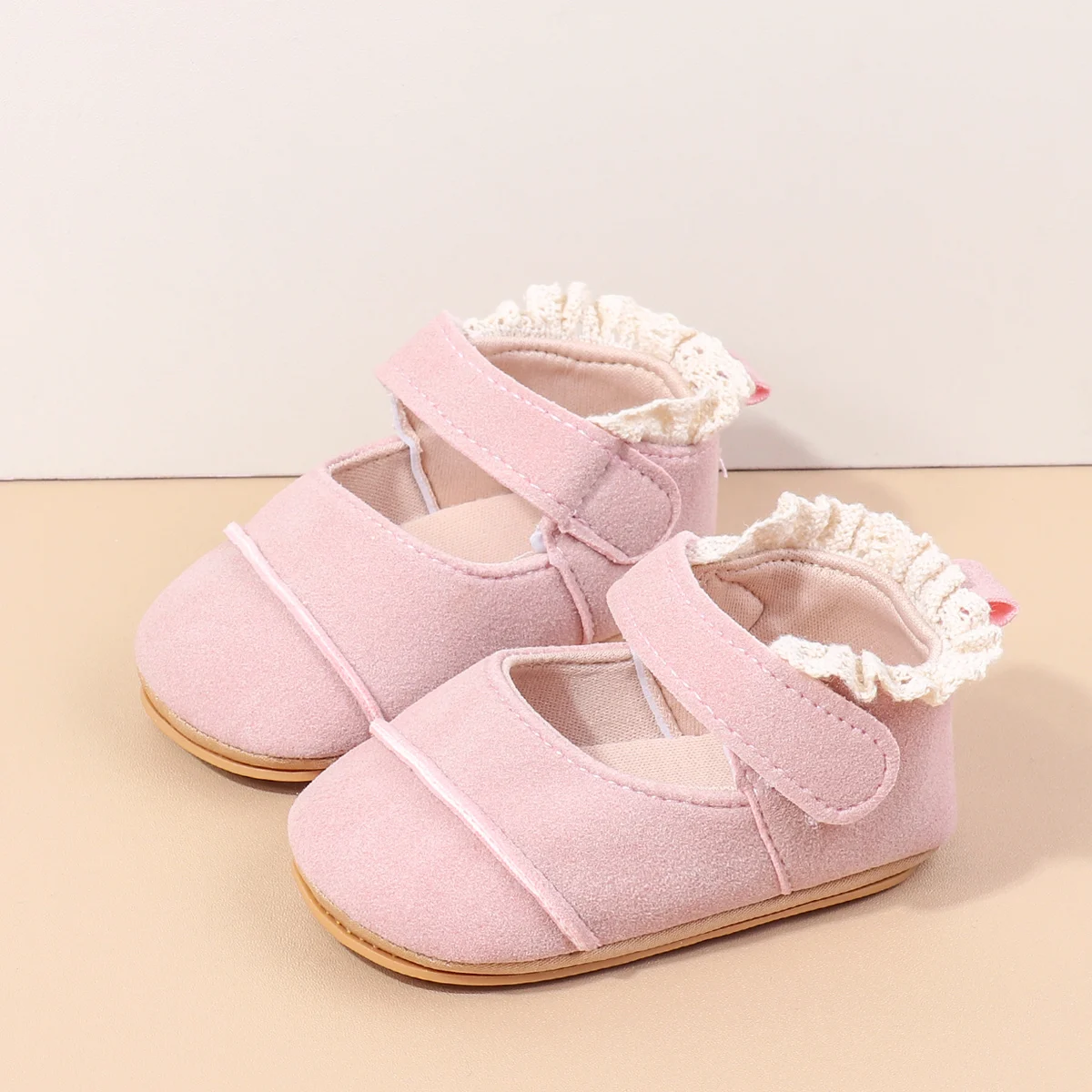 2025 Trendy Baby Girl Mary Janes Suole morbide antiscivolo Dettaglio in pizzo Ideali neonati ai primi camminatori 0-18M Scarpe da bambina per bambina