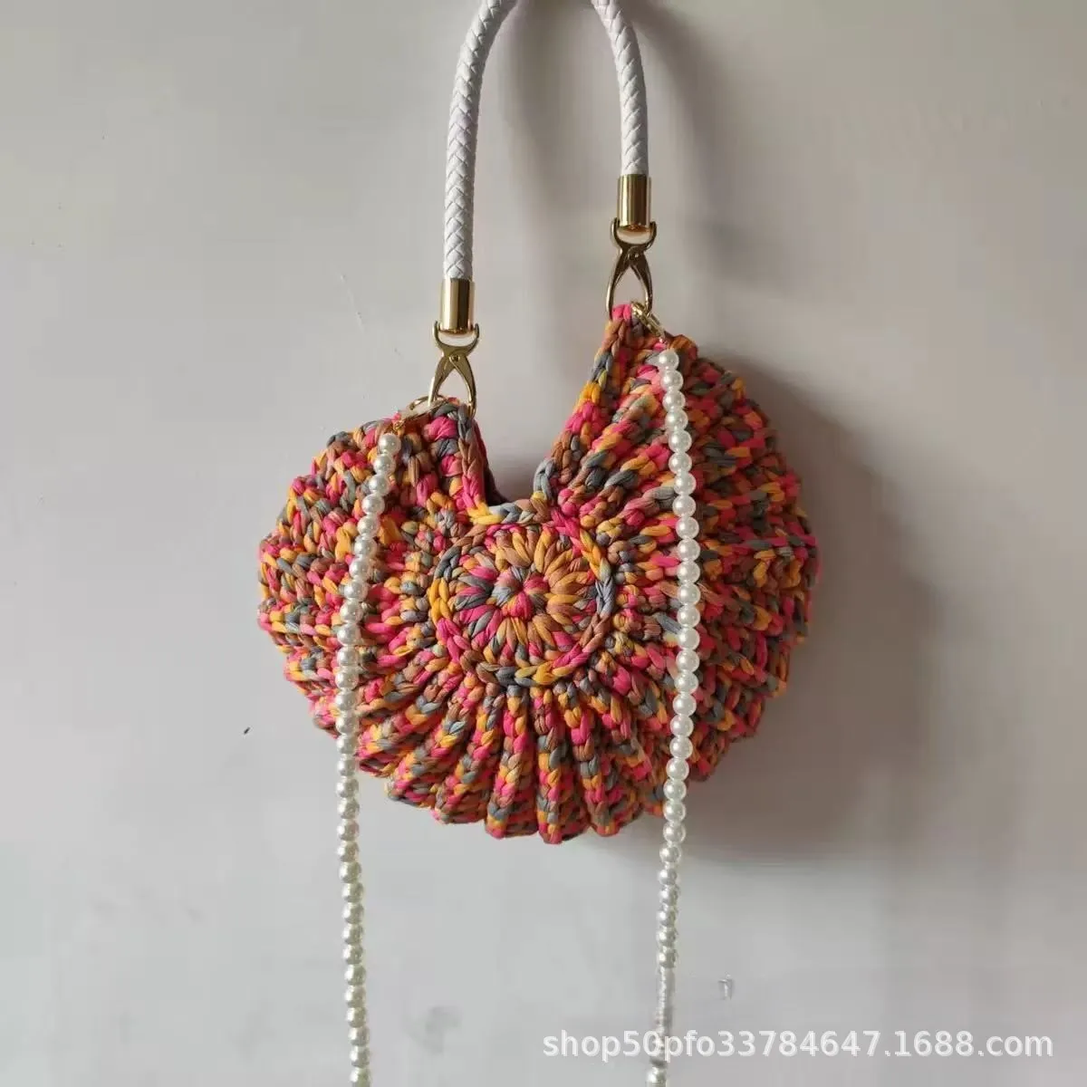 Cross-border hot-selling handmade crochet ocean conch shell bag, women's crossbody bag, finished crochet shoulder bag