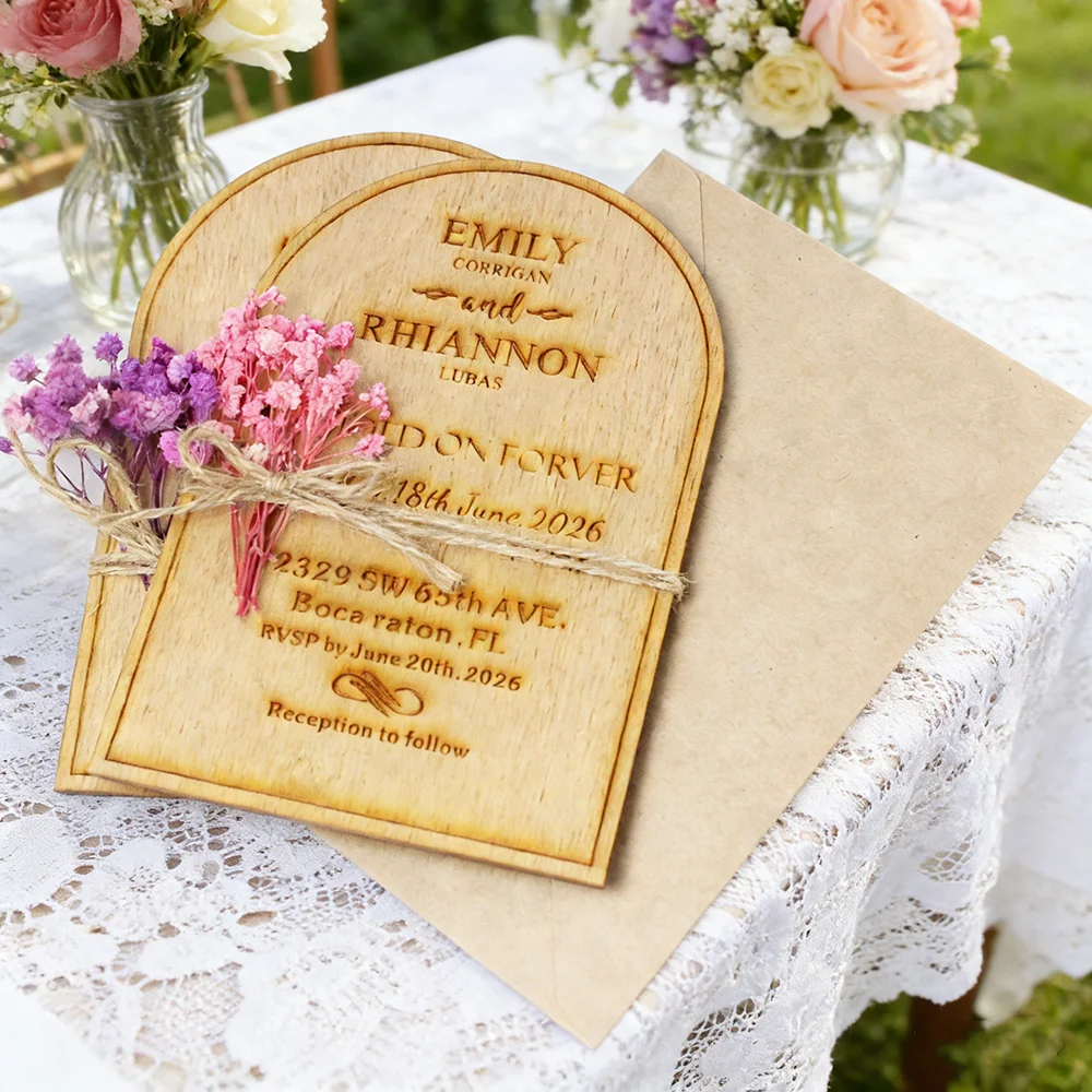 

30 комплектов персонализированных деревянных свадебных приглашений с цветами, гравированные приглашения на вечеринку, индивидуальные свадебные приглашения, бесплатные конверты