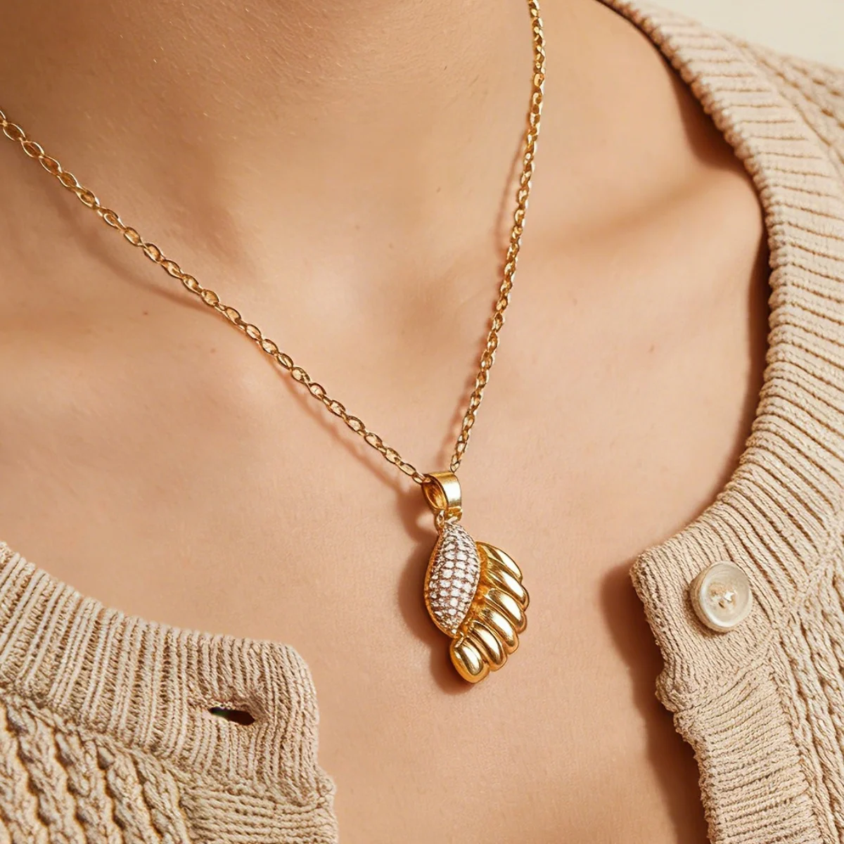 Sweet Conch Shell Women's Pendant Necklaces 18K Gold-Plated Romantic Vacation Jewelry Necklace Gift