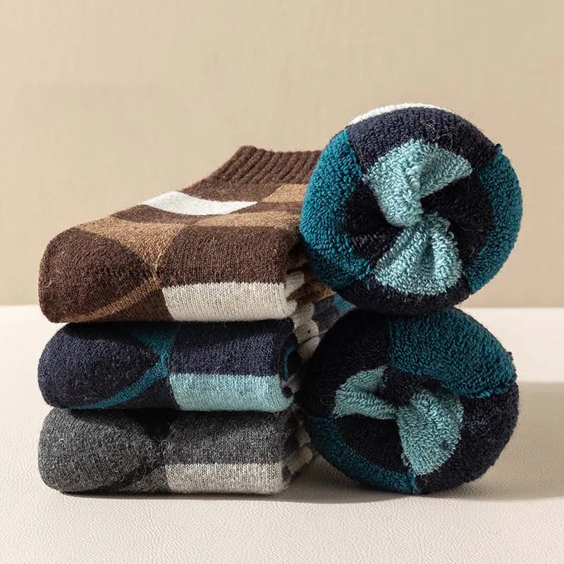 

3 Pairs Merino Wool Socks Men's Wool Hiking Socks Soft Winter Warm Casual Crew Moisture-Wicking Socks for Indoors Outdoors