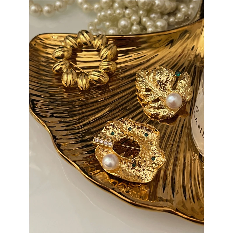 Brass With 18K Retro Real Baroque Pearl Brooches Women Jewelry Punk Party T Show Gown Runway Trendy  Korean Japan Israel
