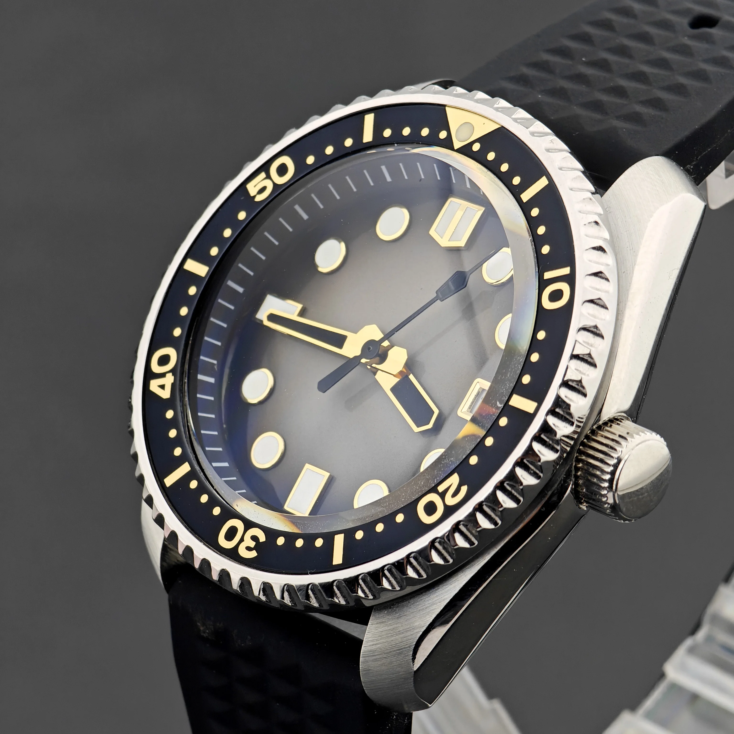 Benutzerdefiniertes Logo CORGEUT NH35 Automatikuhr Herren Saphir 316L Stahl 100M Wasserdicht Taucher Silikonarmband 6020 – Detail 6