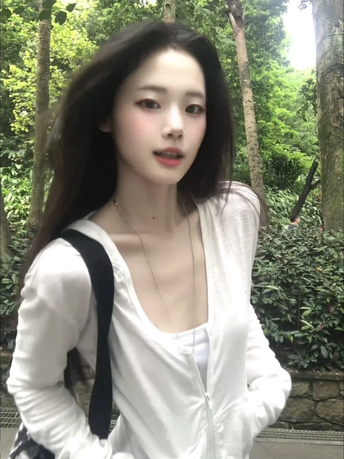 

Стильный женский топ с капюшоном из тонкого ледяного шелка, летний, облегающий, универсальный, дышащий, легкий, модный, в корейском стиле