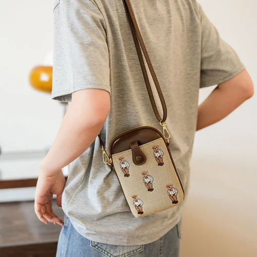 Imagen 2 del producto Bolso bordado de lona para teléfono móvil con oso para mujer, bolso cruzado de gran capacidad con compartimentos