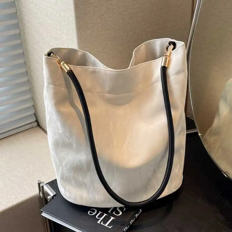 

Korean Style Commuting Bucket Handbags for Women Fashion Large Capacity Single Shoulder Bag Simple Versatile Underarm Bags