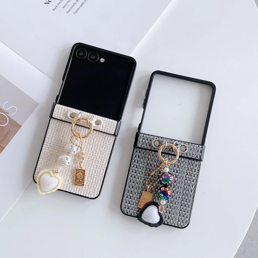 

Woven Pattern Case With Cute Love Hangings for Galaxy Zflip7 flip5 Flip6 Phone Cover Samsung Z Flip 4 Z Flip 5 Z Flip 6 Z Flip 7