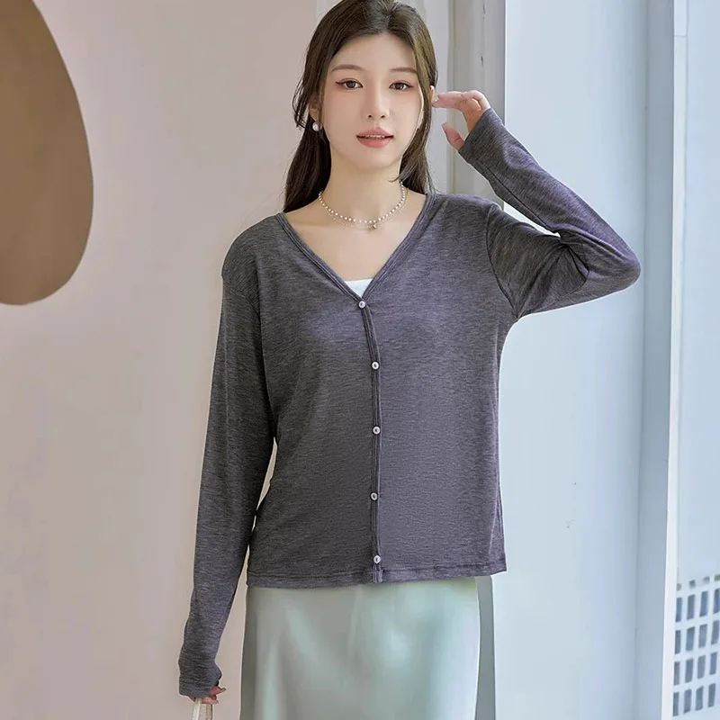 女性の薄いニットカーディガン 2025 春夏長袖日焼け防止カーディガン女性固体ボタンアップ V ネック生き抜く