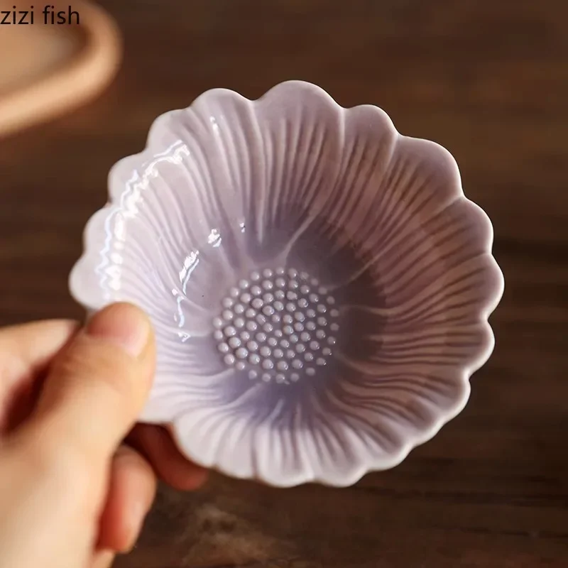 

Керамическая тарелка для приправ с рельефным цветком, блюдо для соевого соуса, блюдо для уксуса, тарелка для закусок, тарелка для закусок, молекулярная кухня, посуда