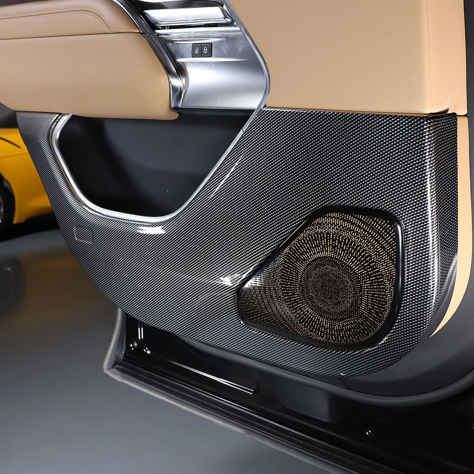 

For 2023-2024 Range Rover Vogue Car Door Anti-kick Panel Trim Cover with Horn Net Car Interior Accessories (Extended Version)
