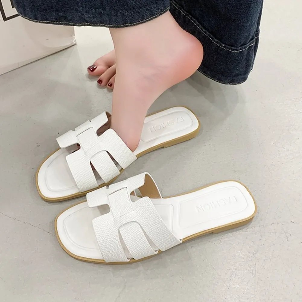 2026 New Women's Summer Flat-Soled Versatile Simple Lightweight Comfortable Fashionable Slip-On Sandals Beach Shoes