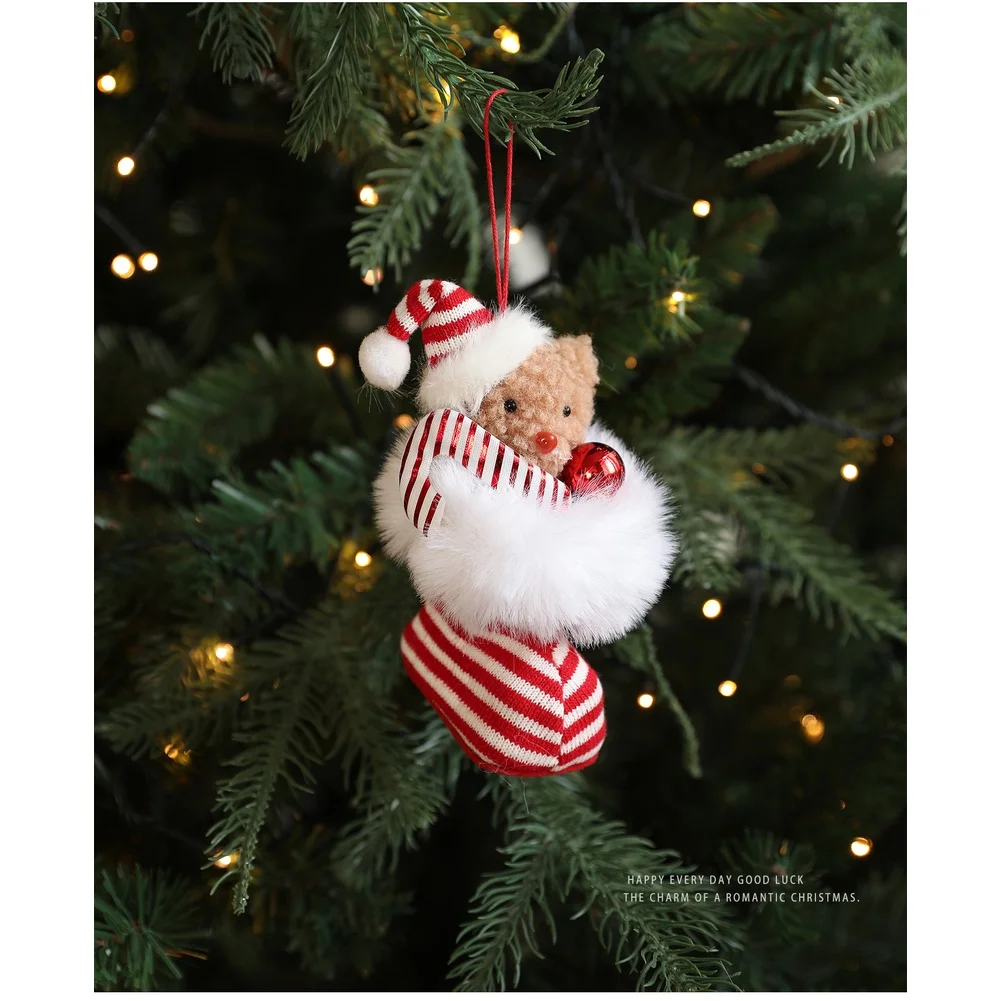 เครื่องประดับตุ๊กตาหมีแขวนออกแบบมาสำหรับต้นคริสต์มาส นุ่มและมีน้ำหนักเบาสำหรับการตกแต่งตามฤดูกาลในบ้านหรือที่ทำงาน