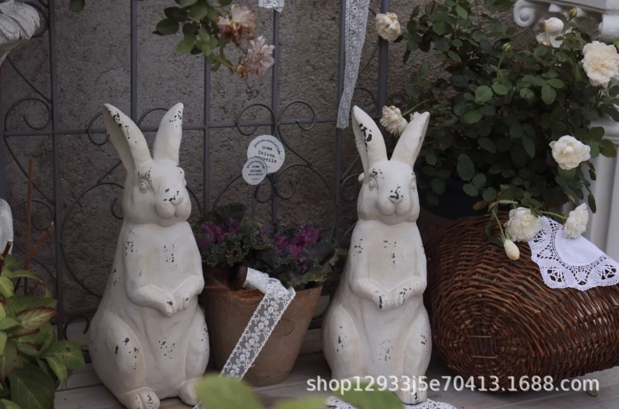 Magnesium oxide imitation cast iron rust color retro old garden rabbit villa courtyard window decoration handicrafts