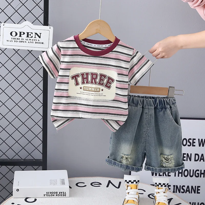 بيبي بوي ملابس الصيف 2025 كوريا موضة أطفال بنين عادية رسالة مخطط قصيرة الأكمام تي شيرت والسراويل قطعتين الزي مجموعة #2