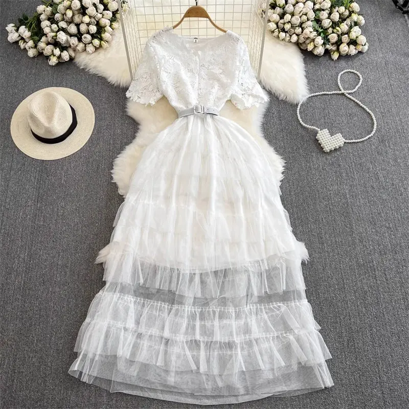 Luxury Temperament Dresses Women Summer Short Sleeved V-Neck Hollowed Out Lace Spliced Waistband A-Line Mesh Cake Dress Z2386