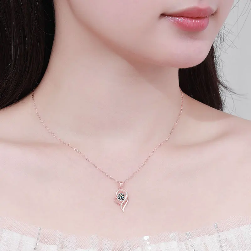 

The luxurious GRA-certified 1-carat moissanite "Love You for a Lifetime" pendant necklace is a 925 pure chain jewelry gift for w