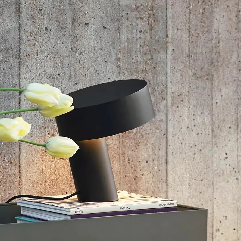 مصباح طاولة لغرفة المعيشة بتصميم دنماركي إسكندنافي مصباح مكتبي حديث راقي لتزيين غرفة النوم بجانب السرير