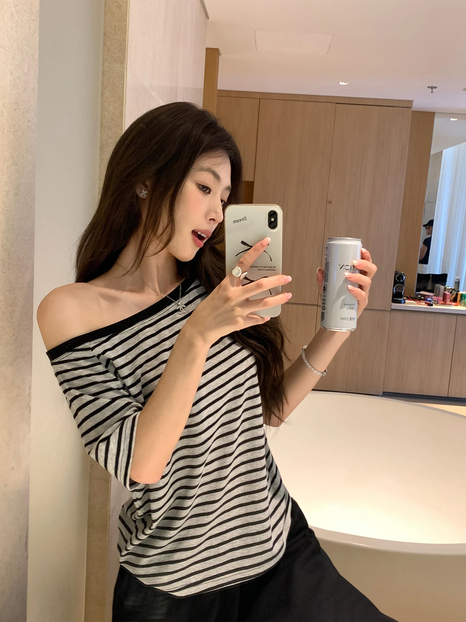 Pusumede Striped Control BI Shoulder Short Sleeve Women's Loose Casual Design Sense Elegance Shoulder Exposure Top