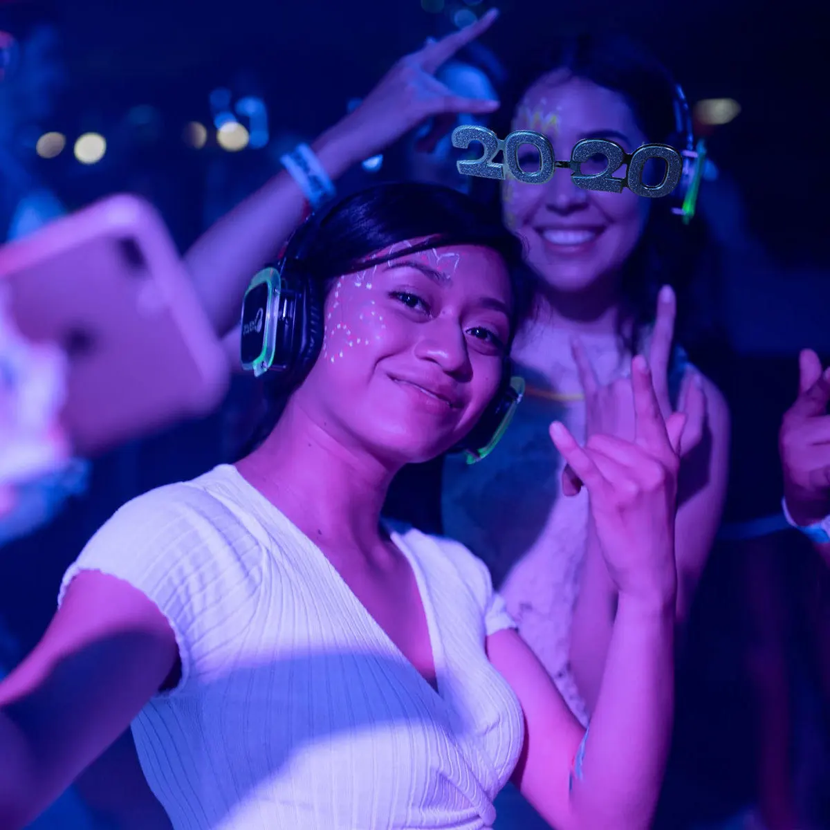 

4 pcs Party Glasses 2020 Plastic Eyeglasses Number Design Novelty Costume Accessories For New Year Eve Graduation Class Of 2025