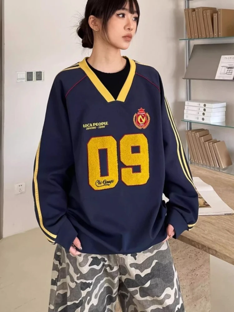 النمط الياباني الكوري الوزن الثقيل الهيب هوب الخامس الرقبة جيرسي نمط البلوزات 2025 الخريف المتضخم للجنسين البلوفرات المرأة بلايز عادية #3