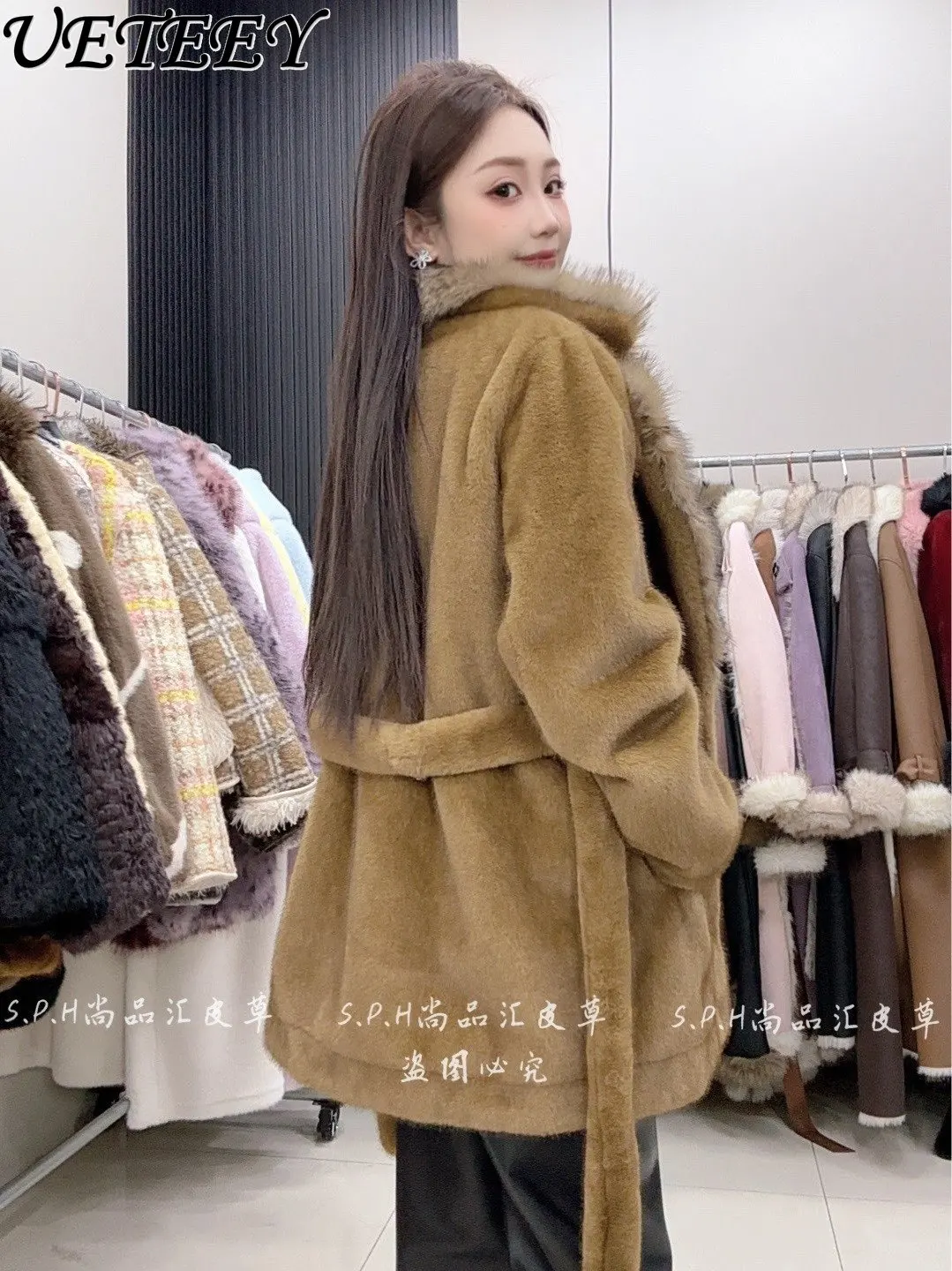 Nowy damski płaszcz z imitacji futra, średniej długości, sznurowany, zimowy, modny, elegancki, uniwersalny, z dużym futrzanym kołnierzem, kurtka, okrycie wierzchnie.