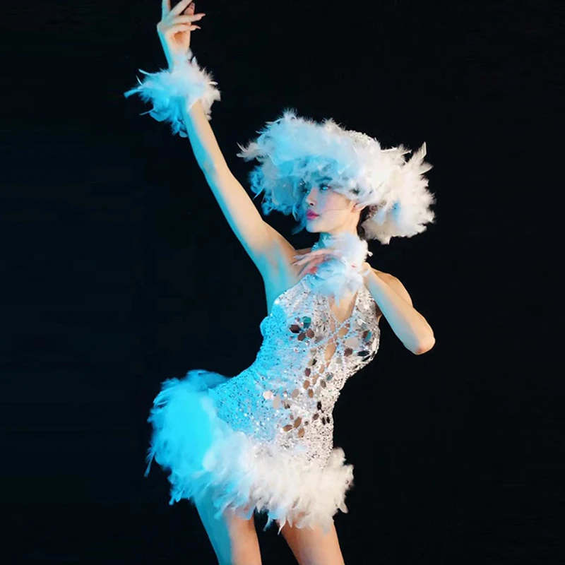Traje de chica de espectáculo 2025, traje de fiesta de plumas de lentejuelas Sexy, traje de baile en barra para mujer, club nocturno, bailarina Gogo, ropa de escenario, Carnaval Fes