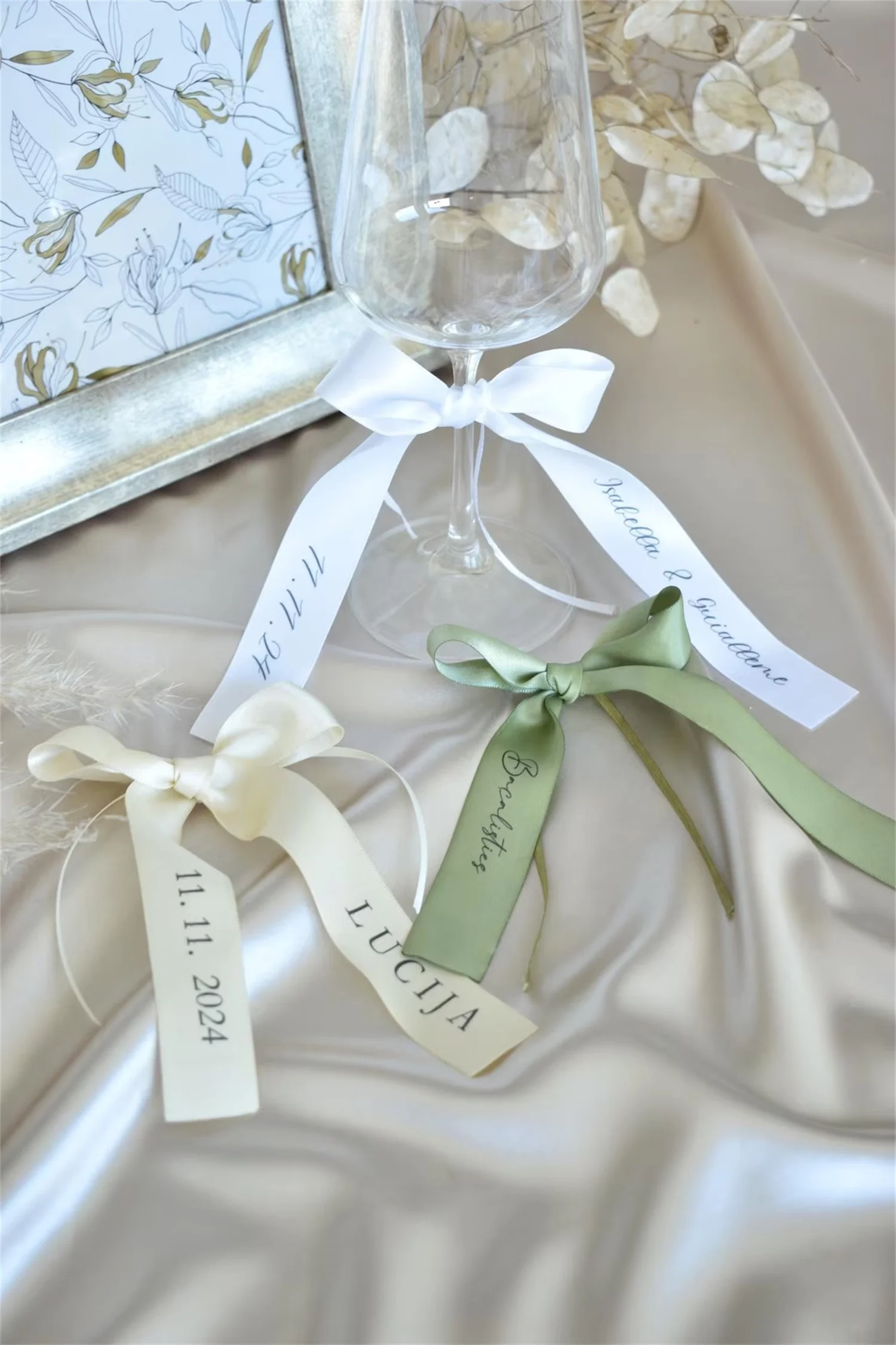 12 Uds. De lazo de copa de vino personalizado, lazo de copa de champán de boda personalizado, etiquetas de nombre de lazo de satén, etiquetas de nombre de bebida, tarjetas de lugar