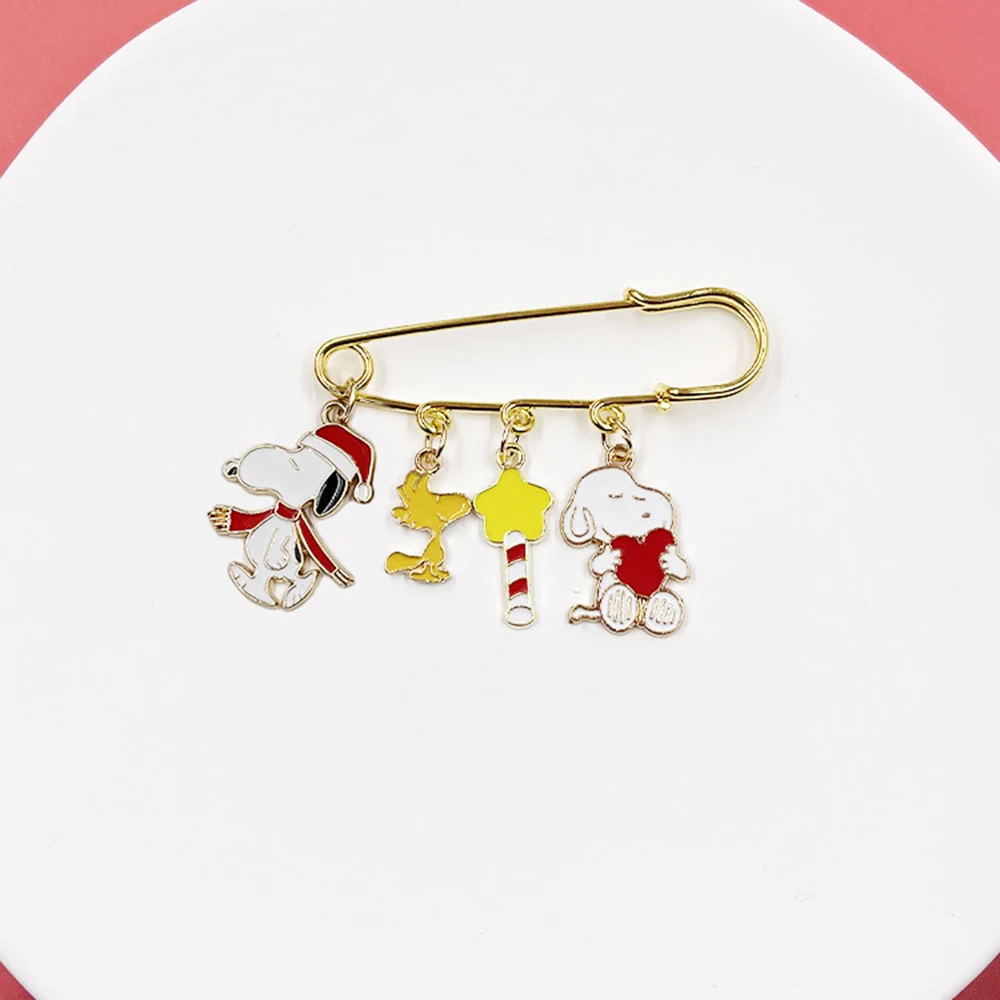 Broche de dibujos animados de Snoopy, insignia de Metal de perro Woodstock de Anime, Pin esmaltado antideslizante para ropa, regalo para niños