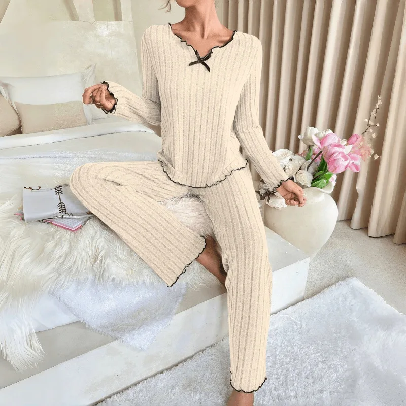

Women's Twisted Edge Fleece Pajama Set Black Trim Casual Loungewear for Autumn Winter Comfort