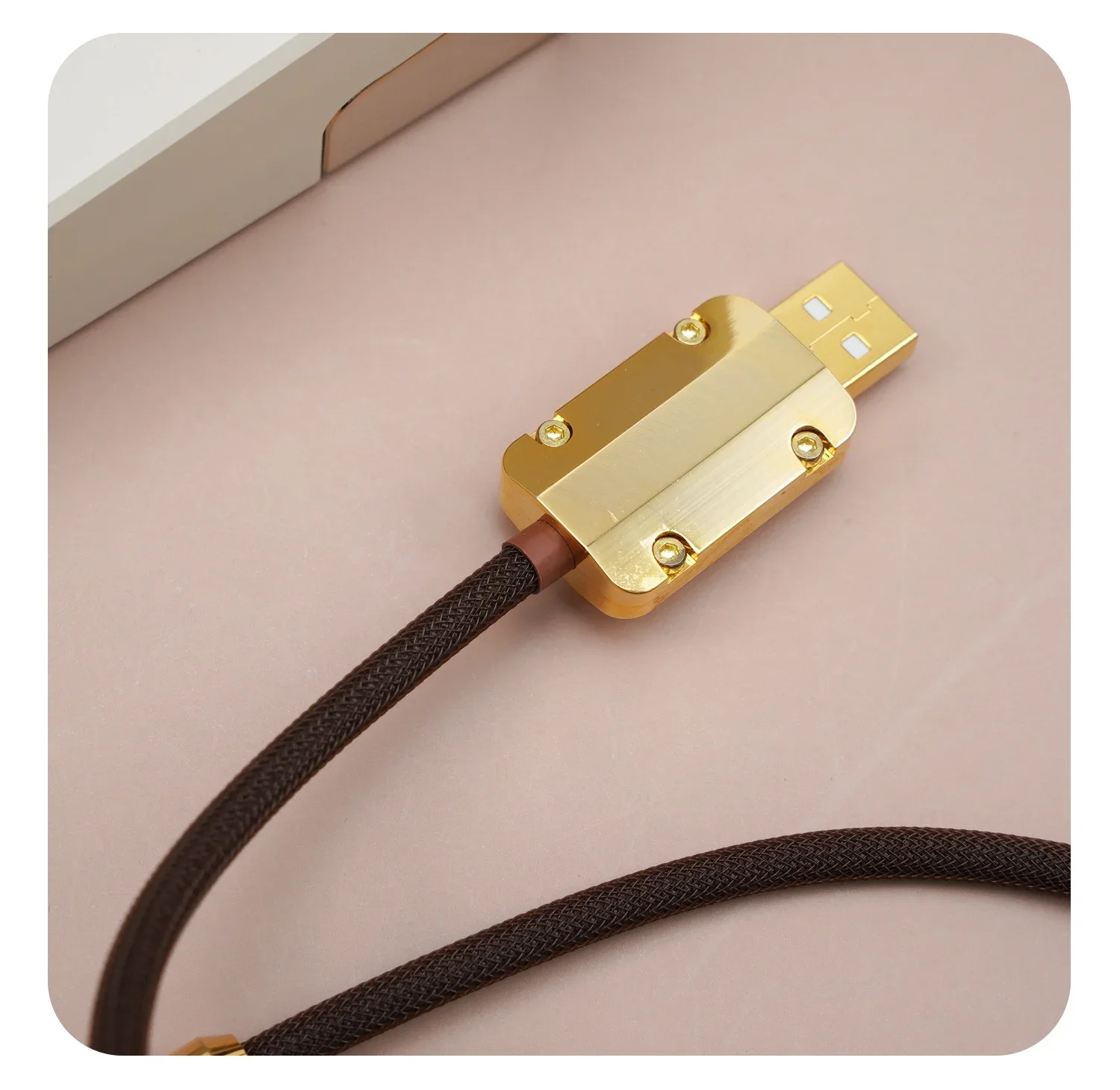 GeekCable Cable de datos de teclado mecánico personalizado a mano tema GMK SP Keycap Cable trenzado marrón dorado Hardware
