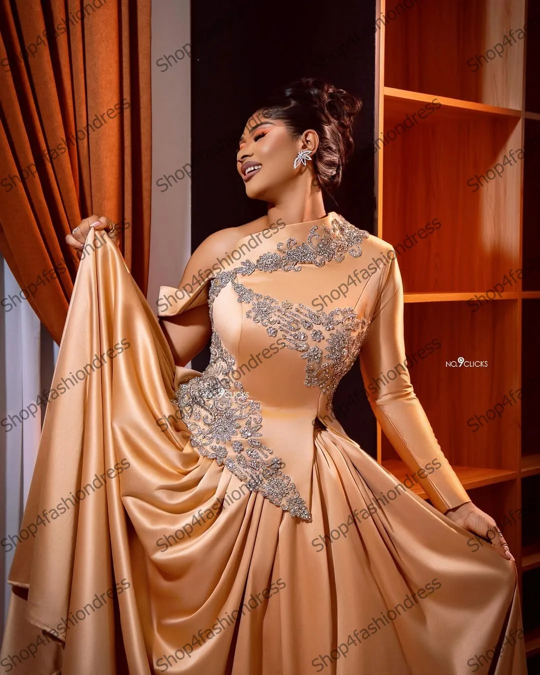 ชุดราตรีผ้าซาตินประดับลูกไม้สวยๆ พร้อมลูกไม้ปักผ้าแพรแข็งชุดงานทางการโมเดิร์นซาติน A Line ชุดคนดัง