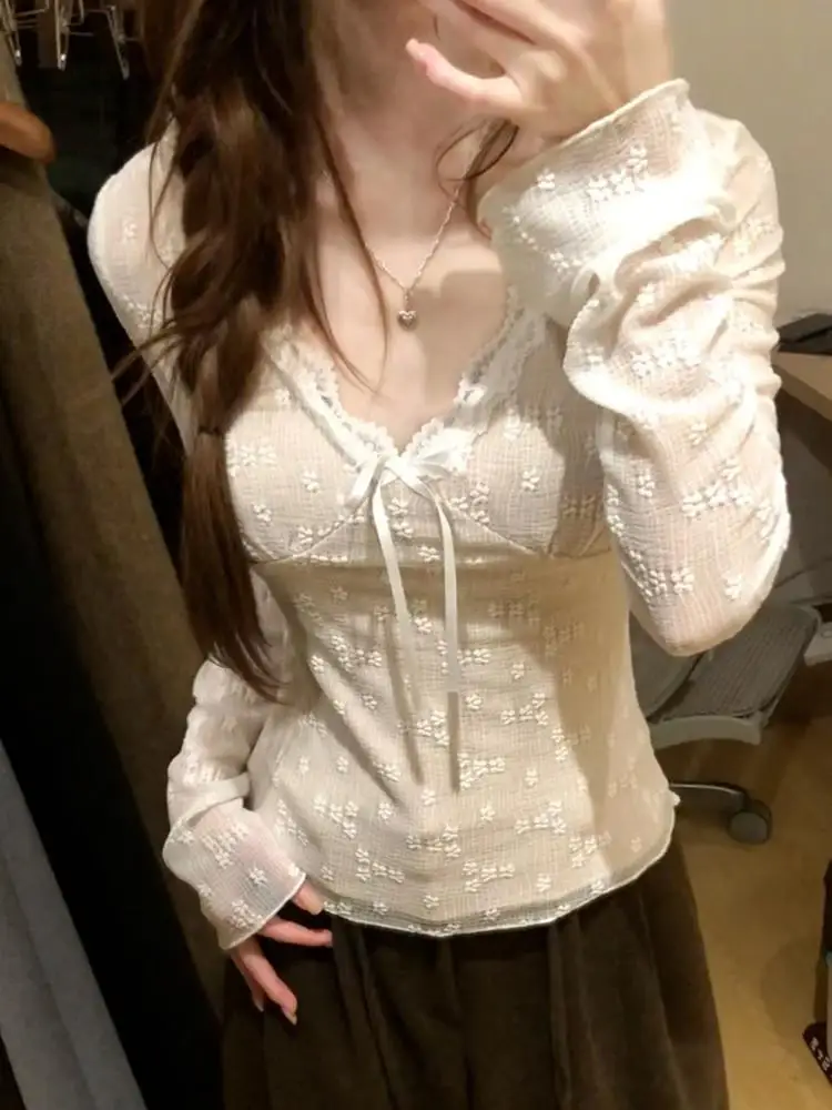 

Белая кружевная базовая кофта для женщин, новинка ранней весны 2026 года, высококачественный облегающий вязаный свитер с V-образным вырезом, стиль Cleanfit
