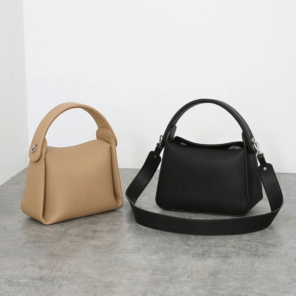 

Classic High-End Tote Bag With Solid Color And Letter Logo For Fashionable Everyday Commuter Use