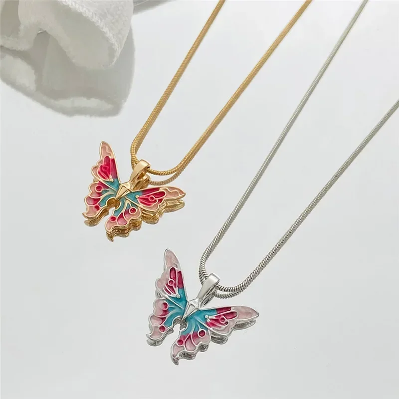 Women Summer Fashion Color Fantasy Butterfly Necklace Wonderland Relief Metal Butterfly Collar Chain Female Feeling Neckchain