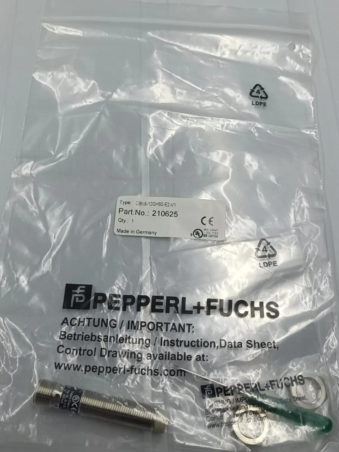 CBN8-12GH60-E2-V1 Pepperl + Fuchs New Original Genuine Capacitive Connector