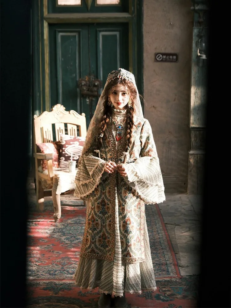 Nuova fotografia di viaggio e abbigliamento per ritratti di gruppi etnici nelle Regioni Occidentali