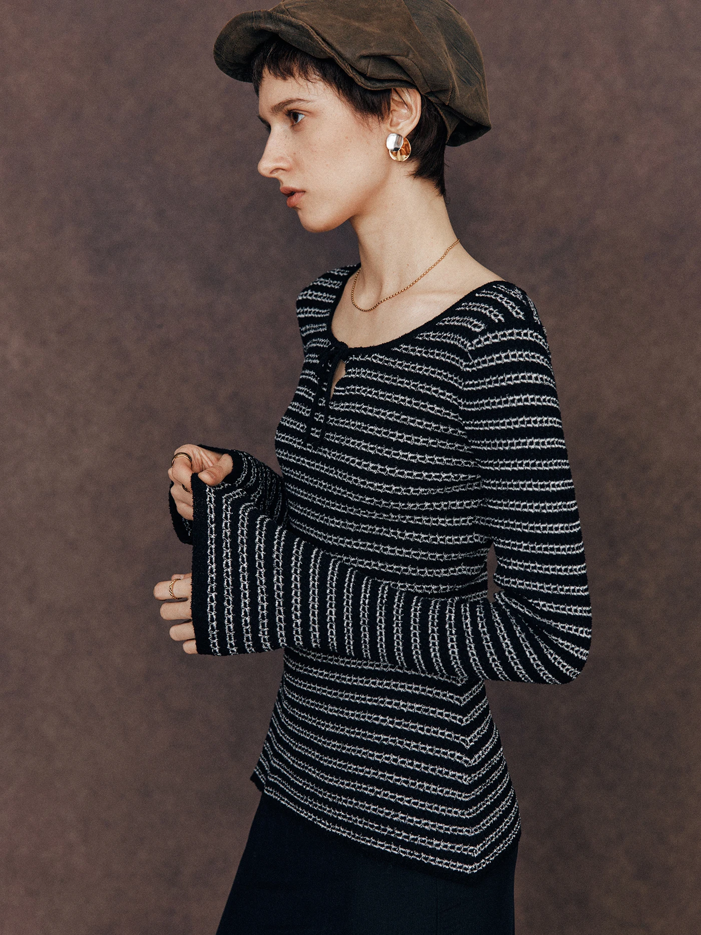 

Двусторонняя одежда Ry Wool Blend Slim Fit Полосатый трикотаж круглый Ne Выдалбливают завязанный топ Мягкий вязаный длинный све женский irt