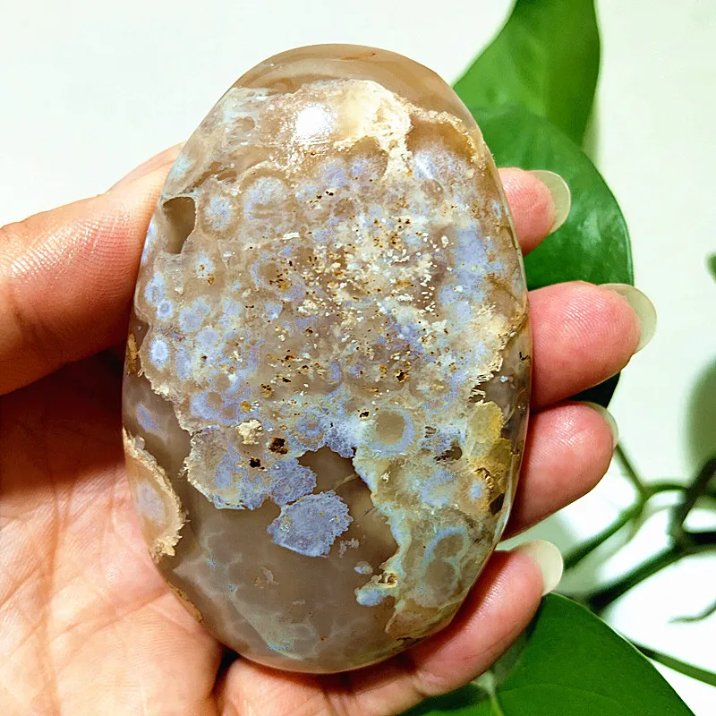 Natural Stone Cherry Blossom Agate Palm Stone Spiritual Meditation Treatment Stone Feng Shui Crystal Decoration