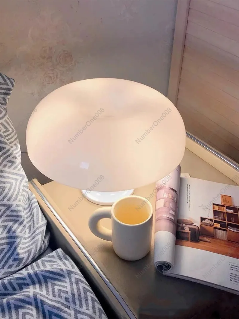LED مع مصباح طاولة على شكل فطر USB، مصباح بجانب السرير لغرفة النوم الحديثة البسيطة لجانب السرير وغرفة النوم والدراسة وديكورات سطح المكتب