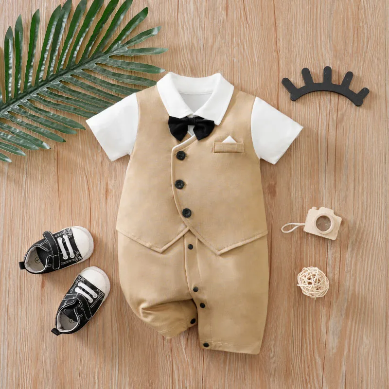 macacao-bege-caqui-falso-duas-pecas-para-bebe-menino-manga-curta-estilo-cavalheiro-com-gravata-borboleta-roupa-formal-infantil-100-algodao
