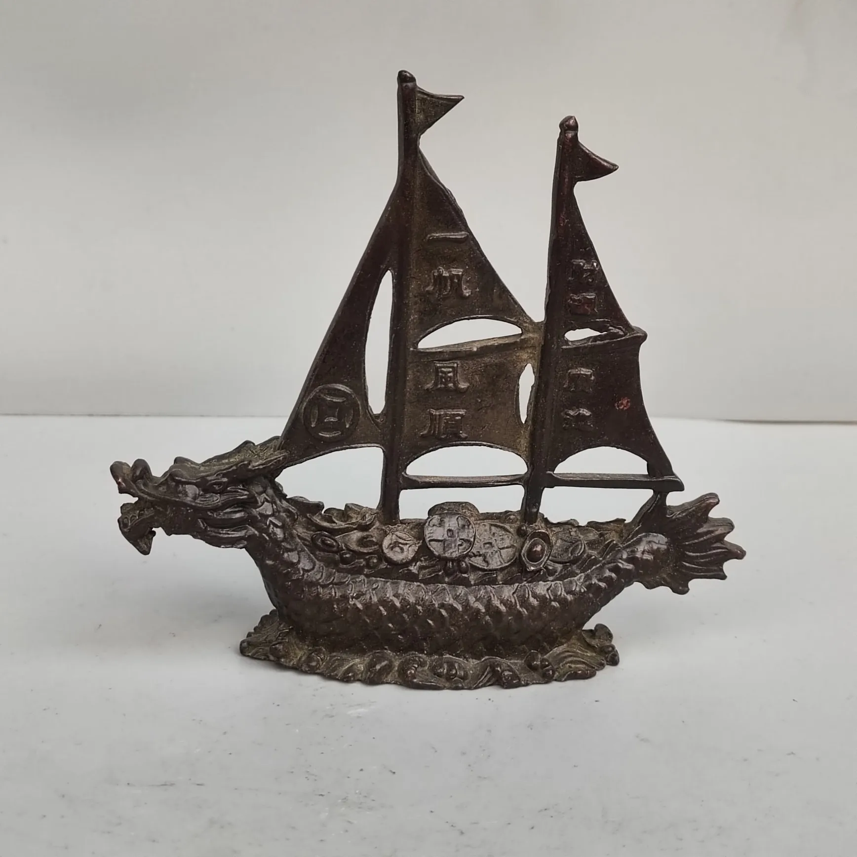 New Pirate Ship Model Chinese Dragon Boat Metal Sailboat Sculpture Mediterranean Style Home Decoration Nautical Ship Model Gift