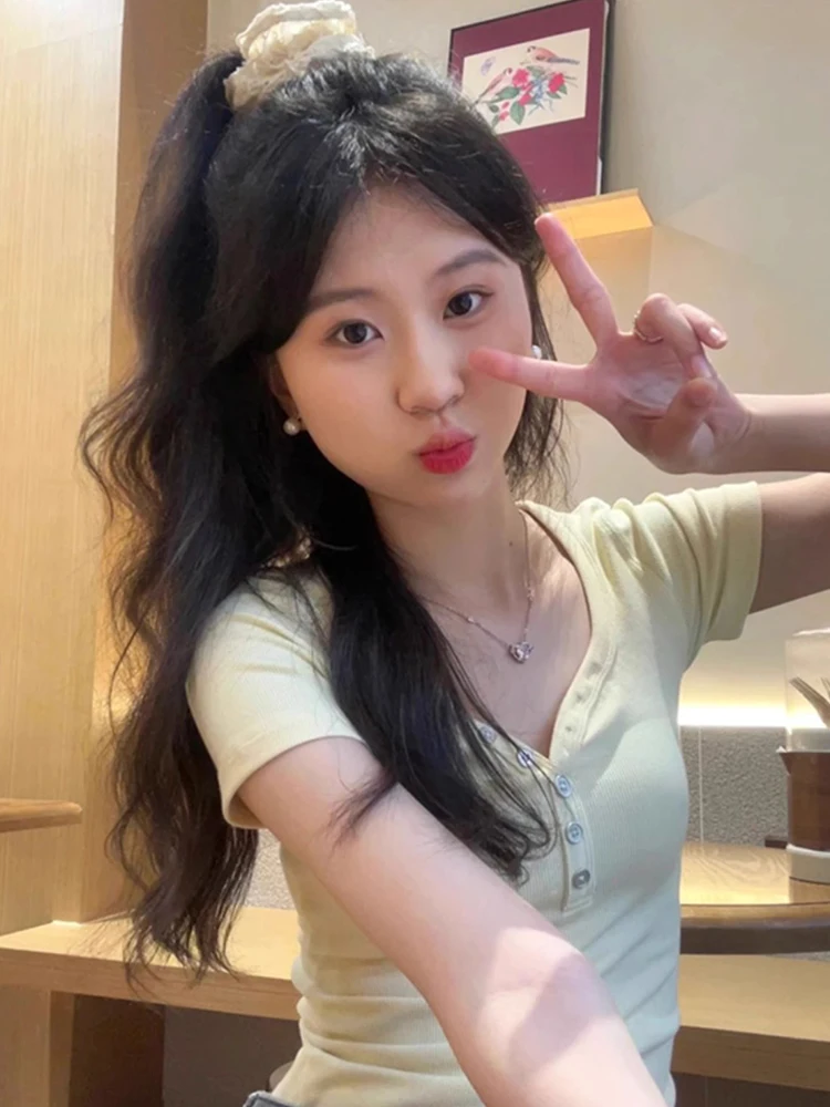 Hot Girl ort Sve camiseta mujer verano 2024 Slim Fit Pure Desire botón amarillo redondo Ne f Top abierto