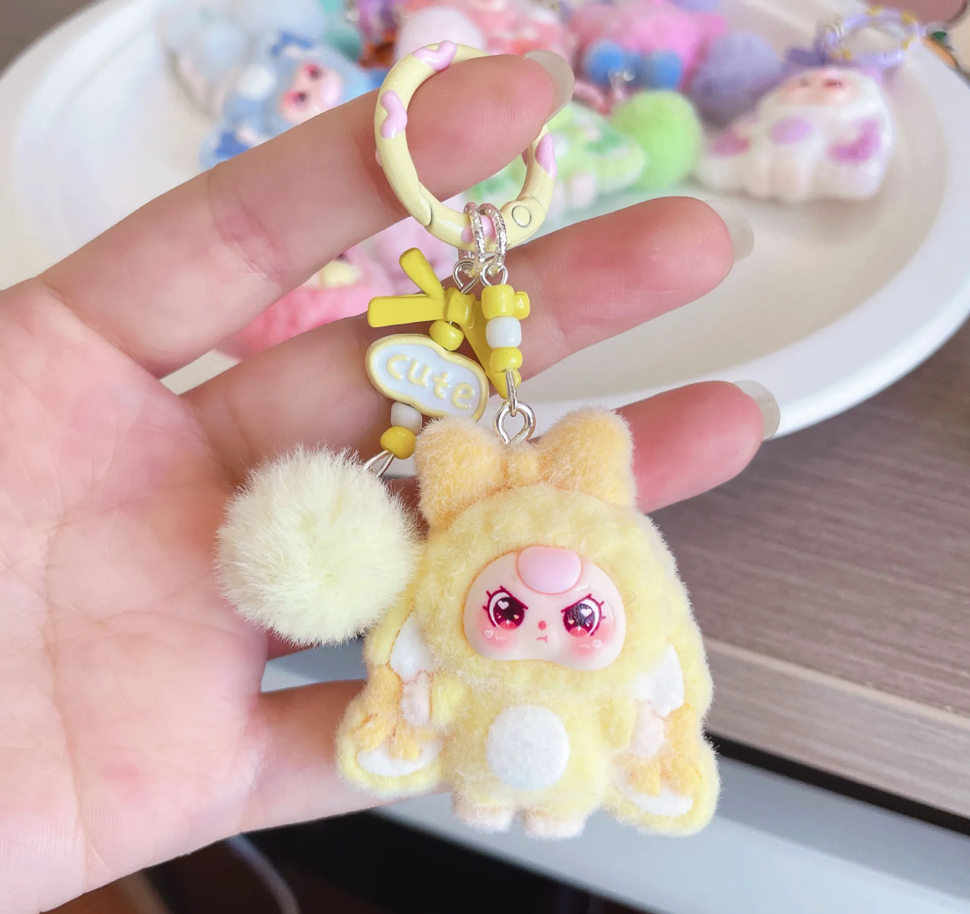 1 Stück dreidimensionaler Schlüsselanhänger – süßer kugelförmiger Schlüsselanhänger mit Schmetterlingsknoten