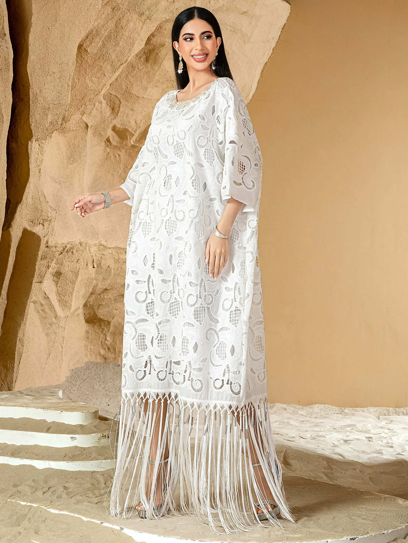 

Muslim Dubai Arab White Cotton Heavy Industry Hollow Embroidered Bat Sleeve Short Sleeve Dress Tassel Skirt Hand sewn Pearl Robe