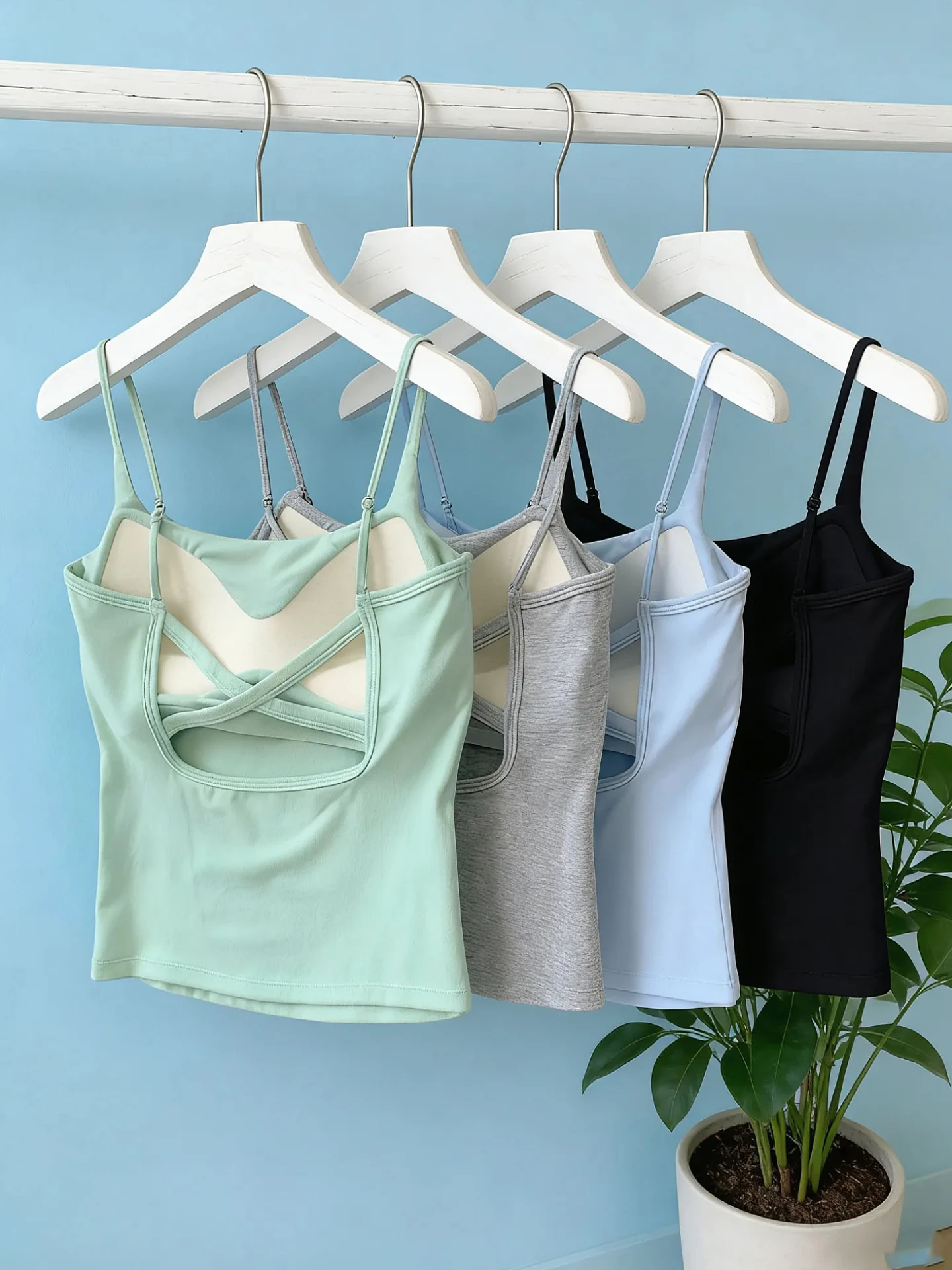 

Женский укороченный топ-кроп-топ Mint Wave с перекрестными бретелями, со встроенными чашечками, для ношения как нижний слой или как самостоятельный элемент одежды, облегающий, цельный.