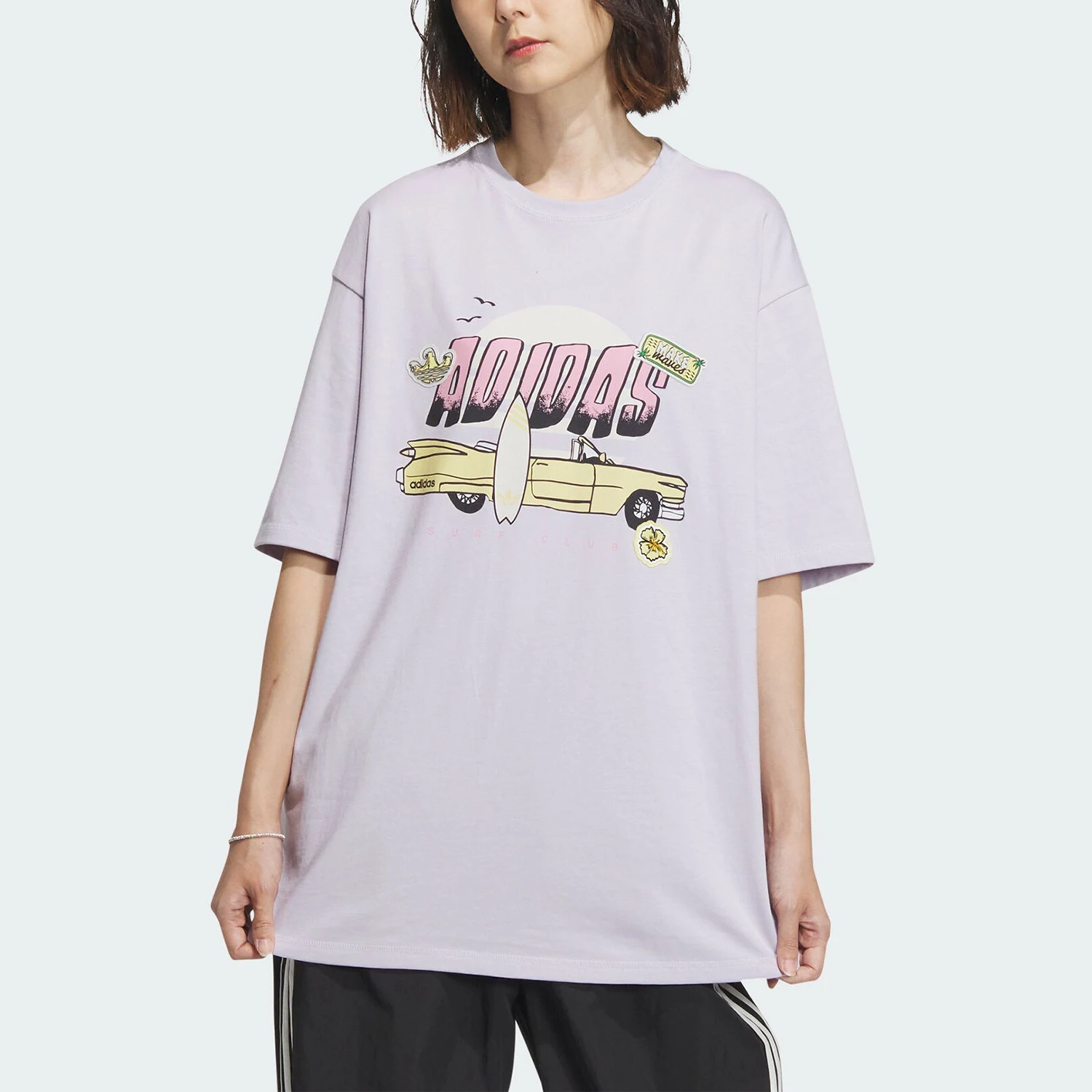 

Официальная женская спортивная футболка Adidas SMR GFX TEE SS с коротким рукавом с принтом IW6298