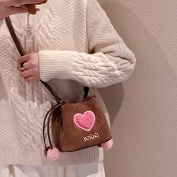 AILUXI Love Heart Decoration Bucket Bag, luksusowa torba na ramię na prezent festiwalowy, oryginalna torba na ramię ze sznurkiem